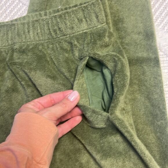 DONNI - Terry Henley Sweatpant in Basil - Picture 5 of 6